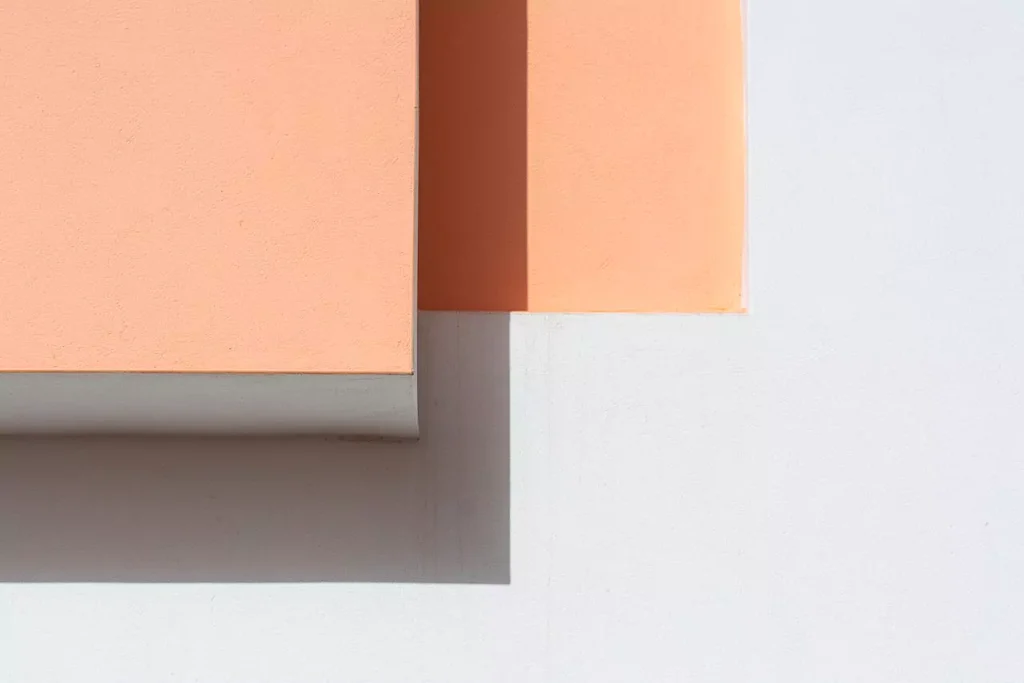 AI-Driven Design vs. Traditional Outsourcing: Finding the Best Graphic Design Solution for Your Business